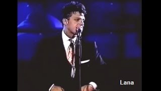 Luis Miguel La única versión de la canción quotFría como el vientoquot [upl. by Bocyaj872]